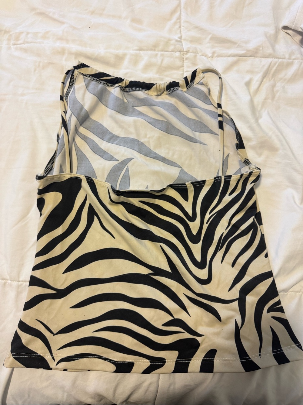 Zebra-Print Sleeveless Tank Top in Cream and Black - Picture 3 of 4